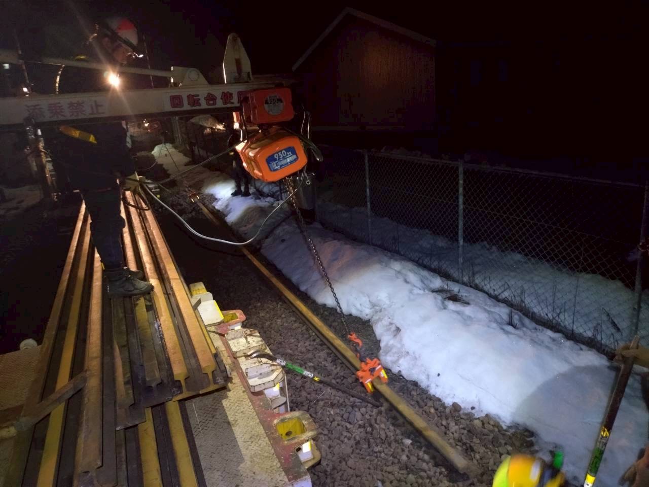 特殊車両によるレール運搬