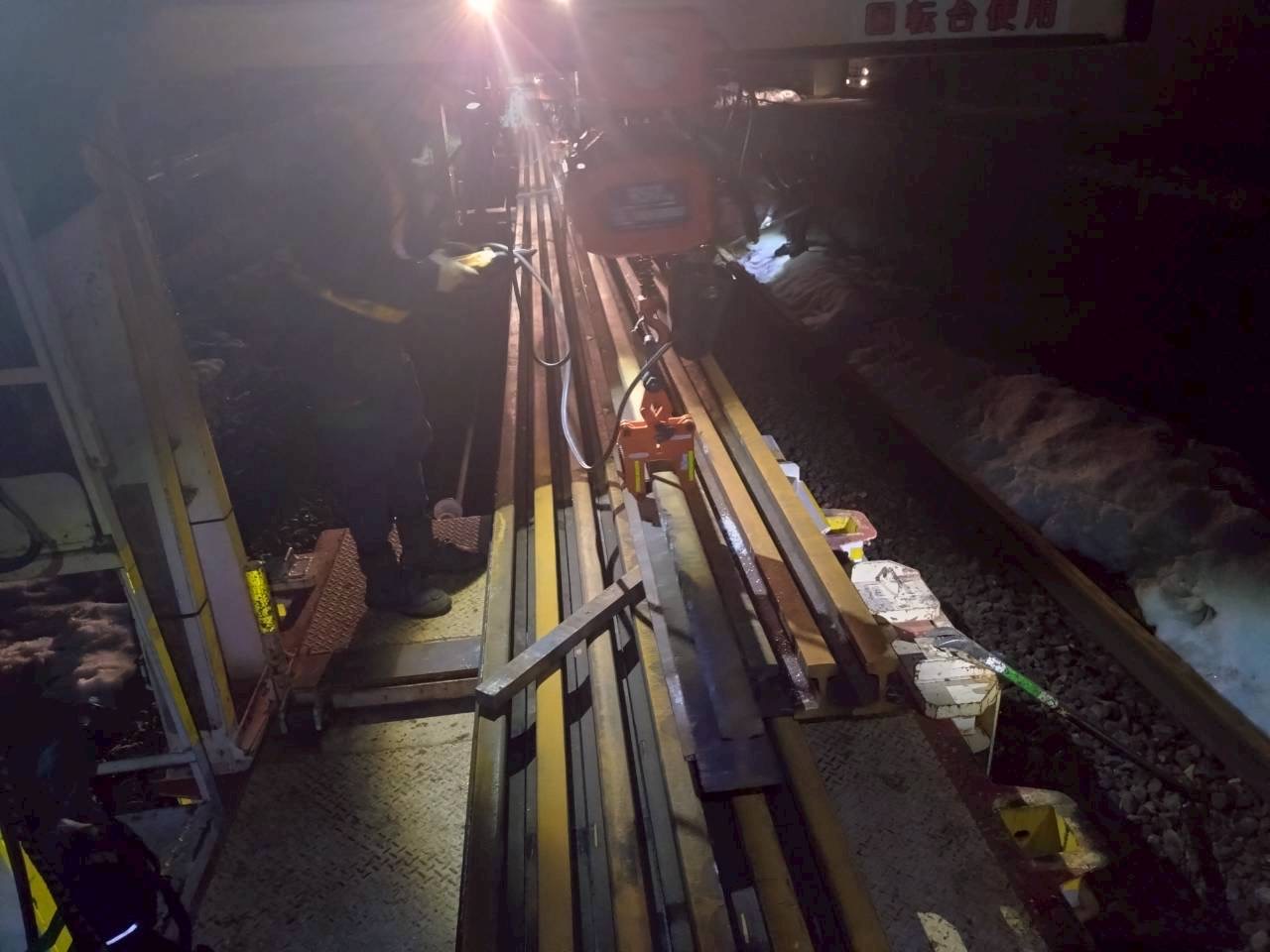 特殊車両によるレール運搬