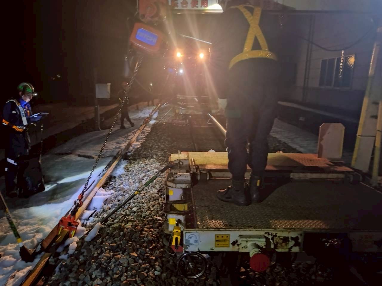 特殊車両によるレール運搬