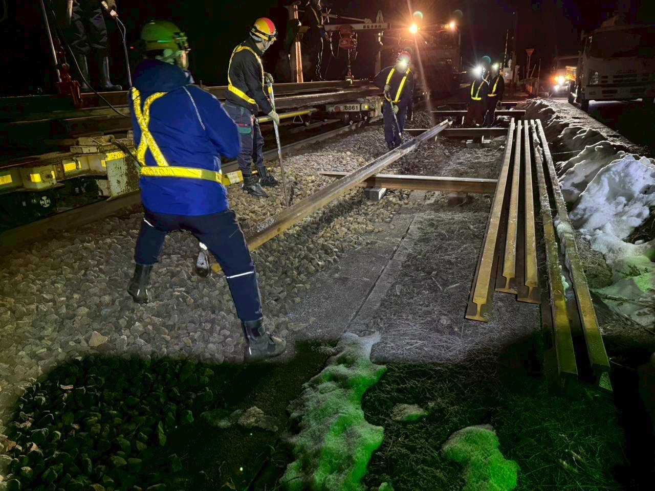 特殊車両によるレール運搬